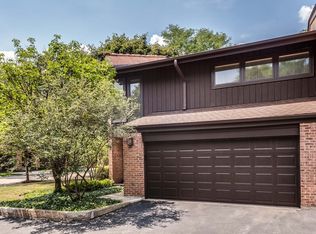 1816 Wildberry Dr UNIT 8-A, Glenview, IL 60025