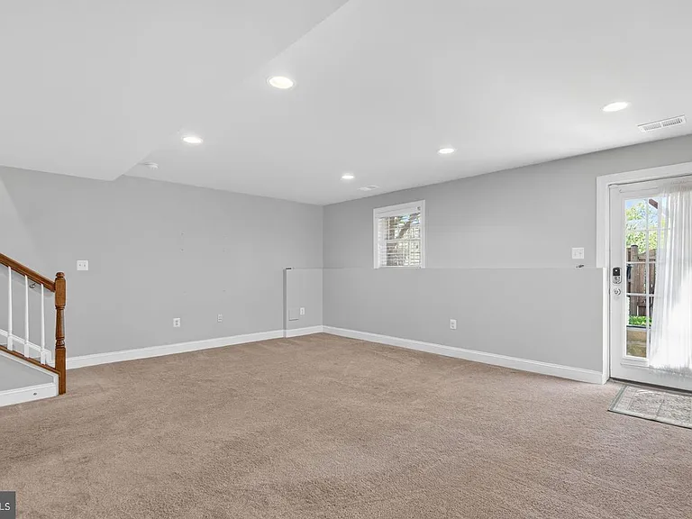 7897 Carbondale Way — Photo 34