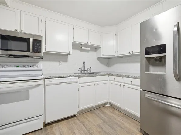 63 Charles Parish Dr, Poquoson, VA 23662