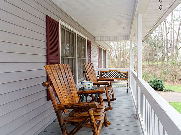 3rd image of 137 Village Ct