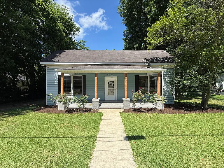 214 Yeates St — Photo 1