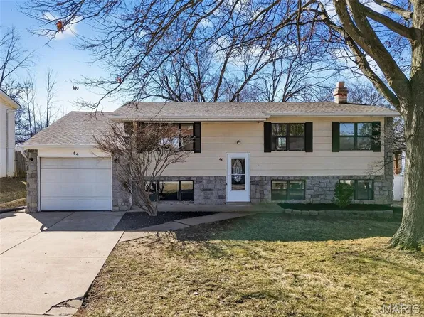 44 Saint Lawrence Dr, Ballwin, MO 63021