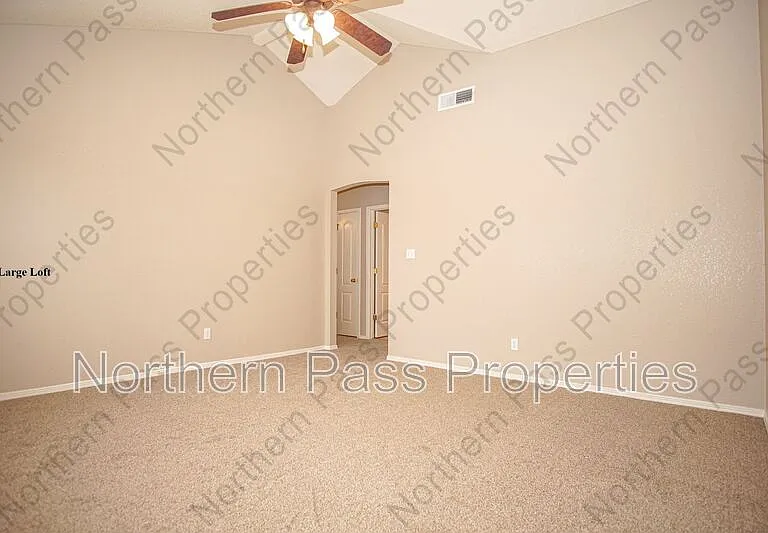 10790 Adin St — Photo 31