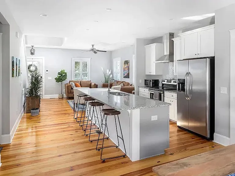 3 bed, 1732 sqft, $4,200 — Photo 3