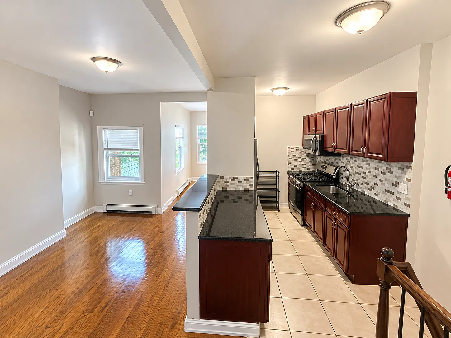 2 bed, 700 sqft, $1,995 — Photo 2