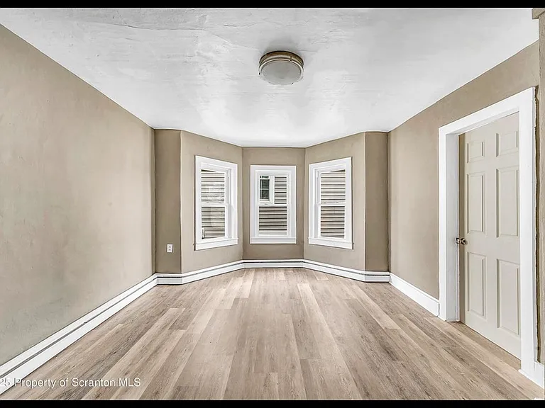 1061 Carmalt St — Photo 20