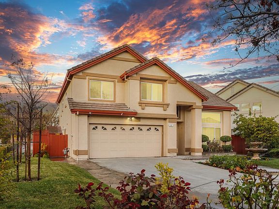 2nd image of 916 La Palma Pl