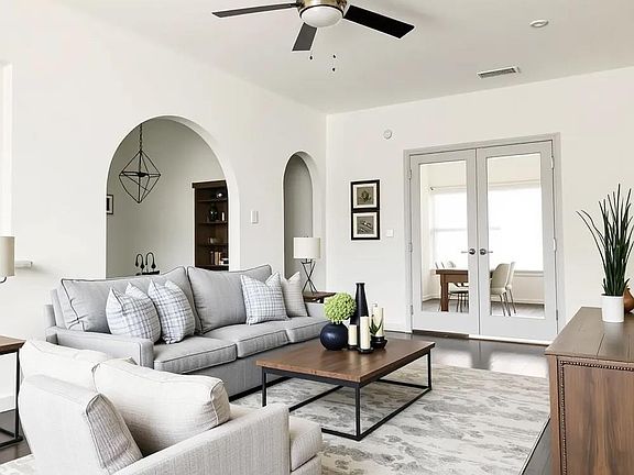 2nd image of 2100 Forest Park Blvd #2100