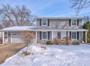 969 Whitney Dr, Apple Valley, MN 55124