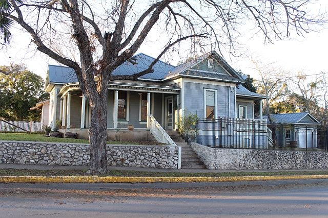 1st image of 393 Comal Ave