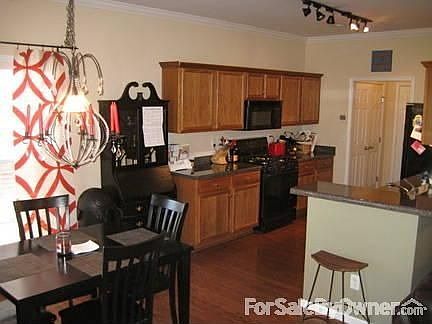 Eat-In Kitchen