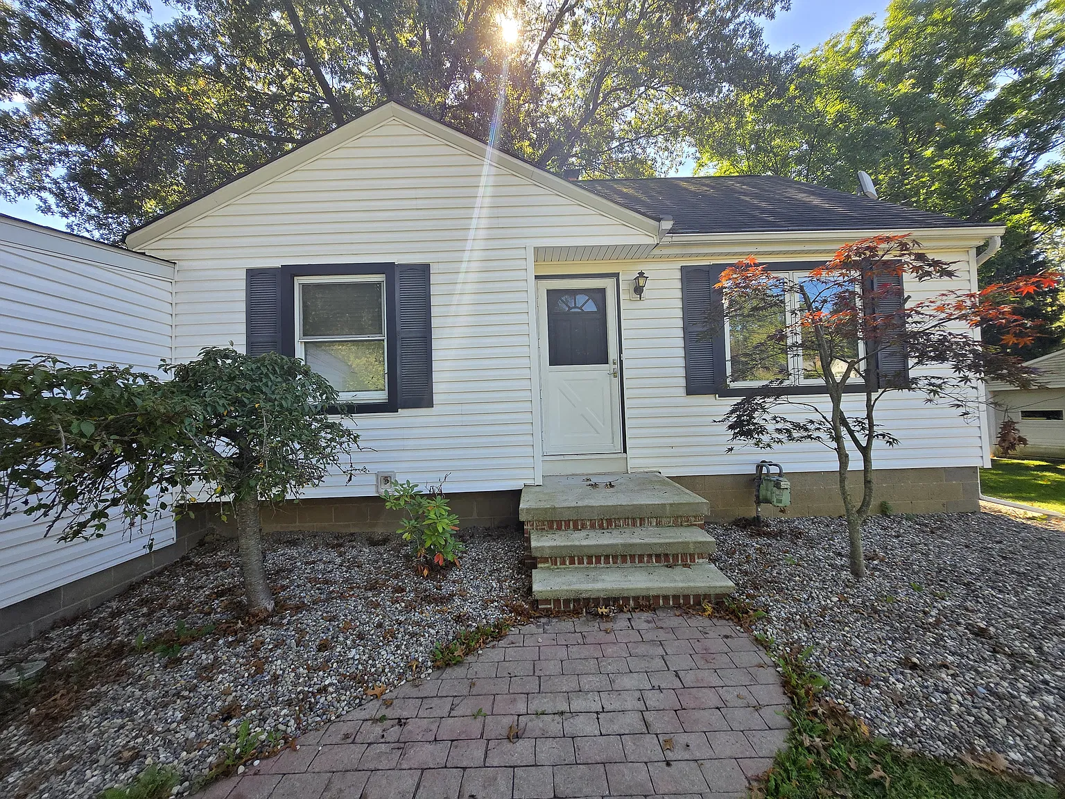 3 bed, 1142 sqft, $2,100 — Photo 1