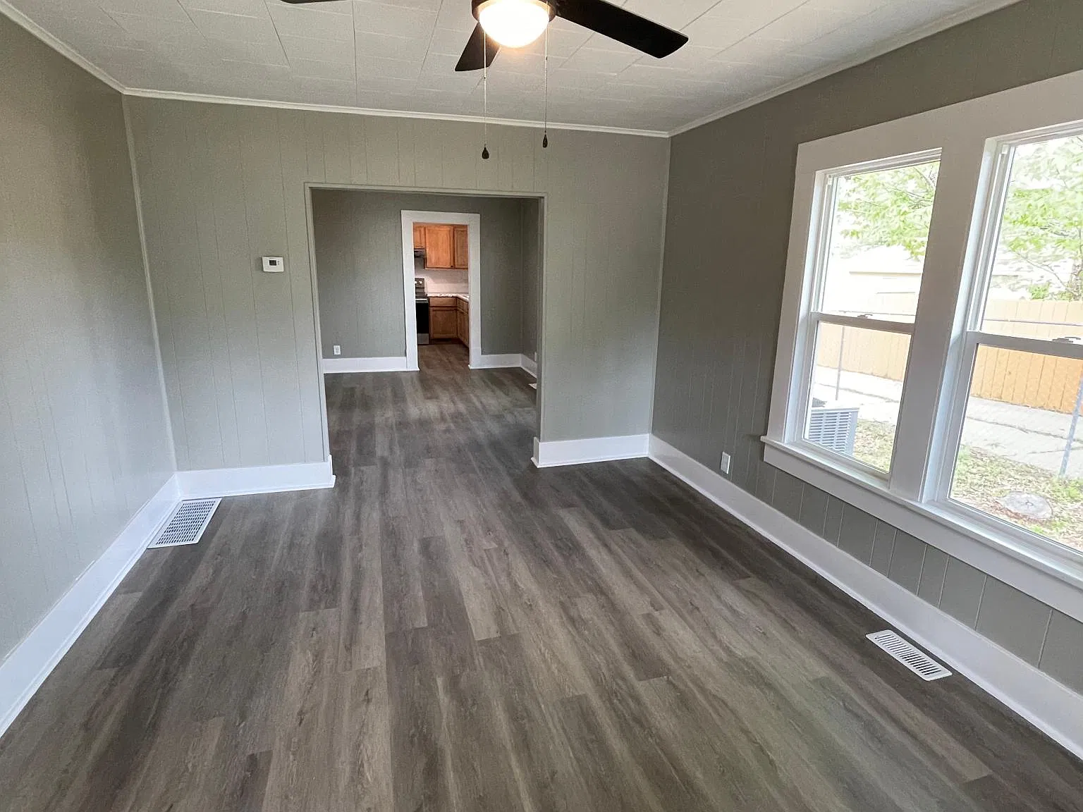 2 bed, 880 sqft, $925 — Photo 2