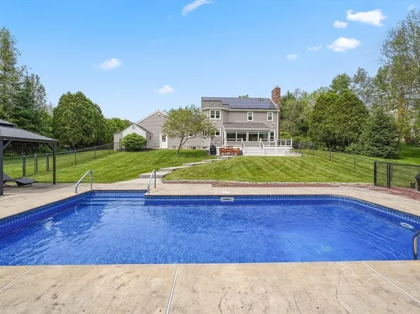 16 Blueberry Way, Webster, MA 01570