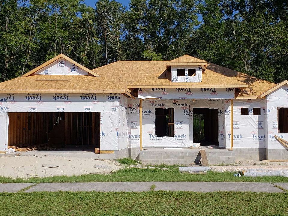 1st image of 414 SW Bellflower Dr