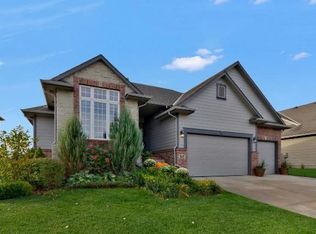 317 E Crescent Lakes Dr, Andover, KS 67002