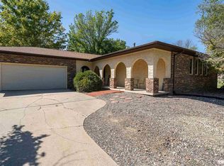 201 Longview Dr, Geneseo, IL 61254