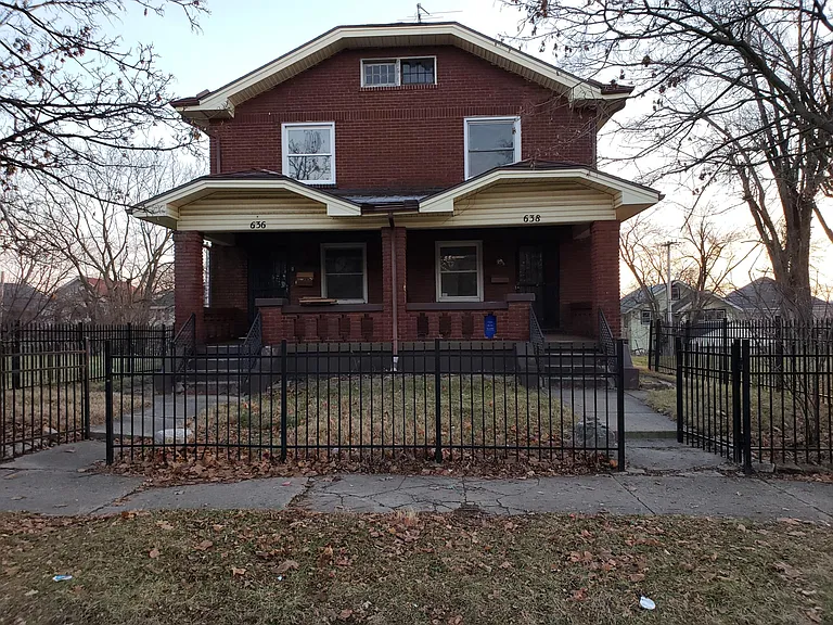 636-638 Oxford Ave — Photo 1
