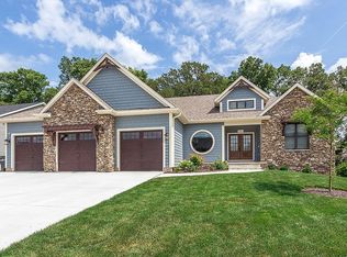 7021 Alvie Ln, Bettendorf, IA 52722