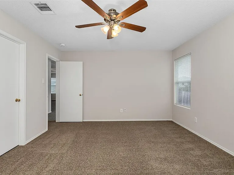 2152 Laughlin Rd — Photo 12