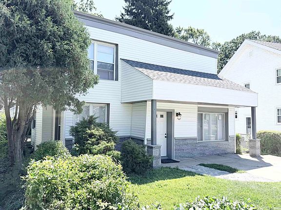 3rd image of 120 Manor Ave
