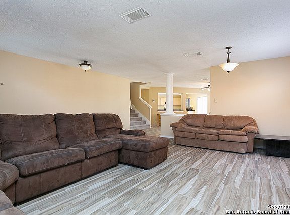 5th image of 8026 Chestnut Cape Dr