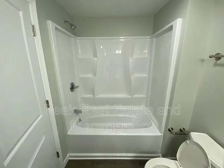 1011 Logan St SE — Photo 14