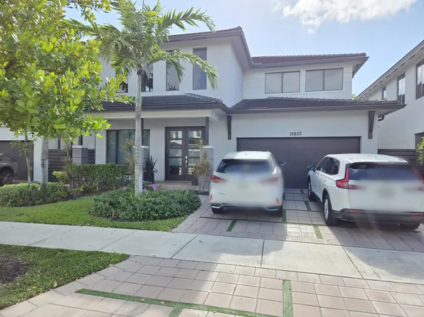 15935 NW 87th Ct, Miami Lakes, FL 33018