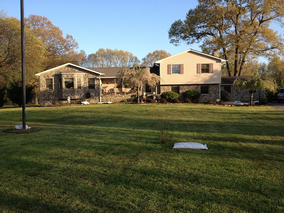 2nd image of 15295 Woodville Rd