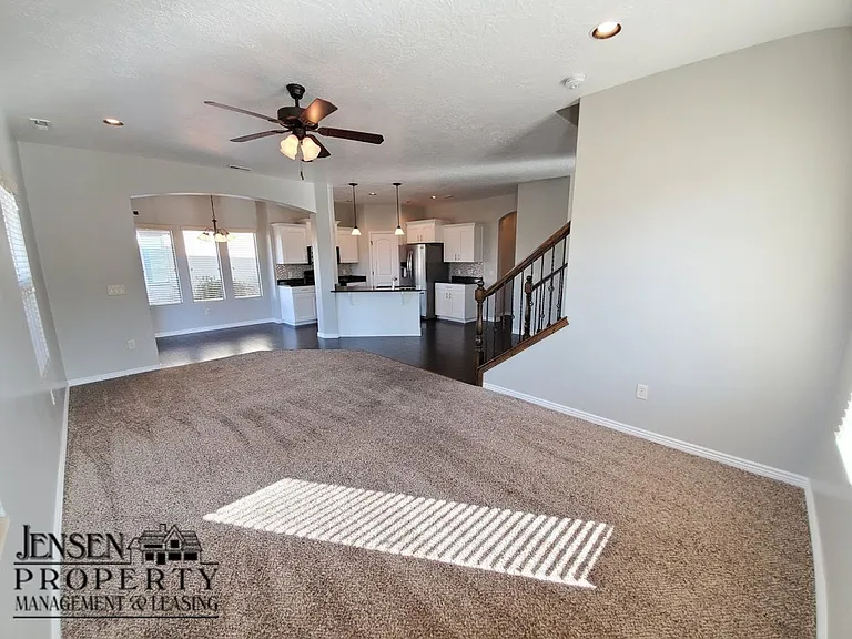 671 N Bluffview Cir — Photo 15