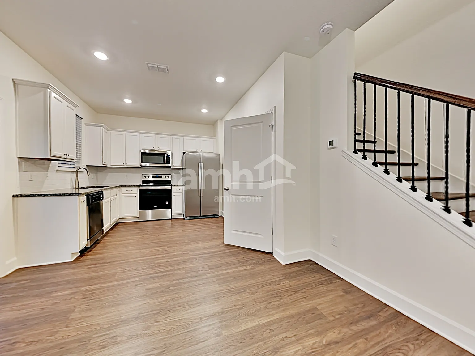 3 bed, 2.5 bath, 1420 sqft, $1,960 — Photo 4
