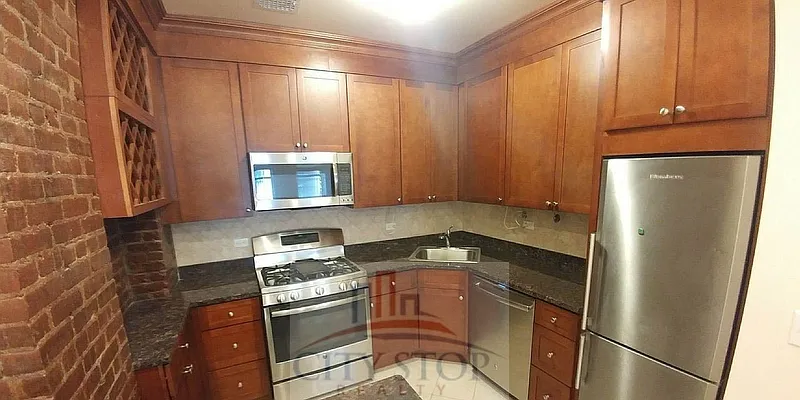 Rented by City Stop Realty | media 16