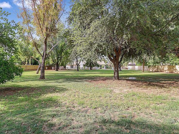 4th image of 5740 W Poinsettia Dr