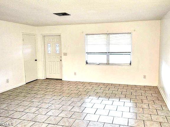4th image of 320 Morgan Cir N