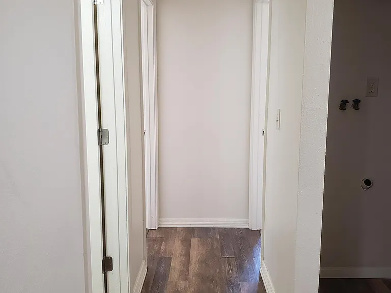 2101 NE Kane Dr — Photo 4
