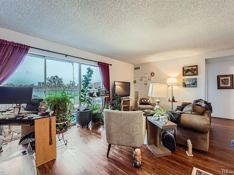 1313 Steele St #606 — Photo 3
