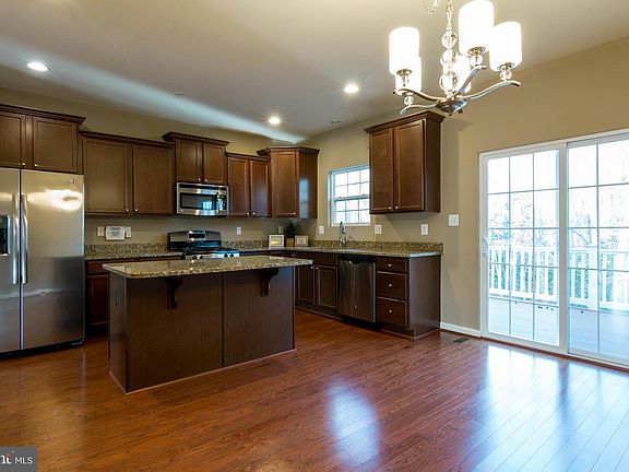 3rd image of 1010 Pultney Ln