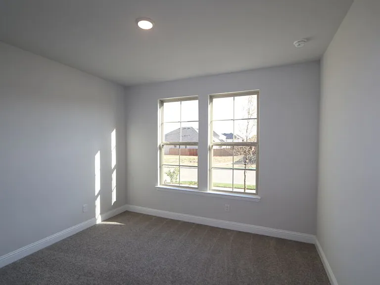 1213 Fulford Ct — Photo 4
