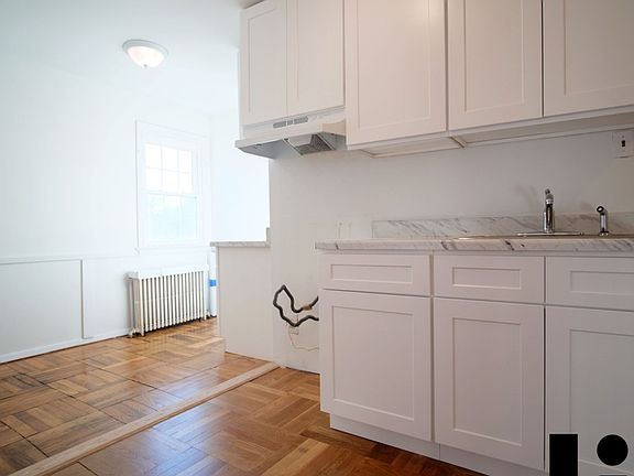 5th image of 35 Morningside Dr APT 4B