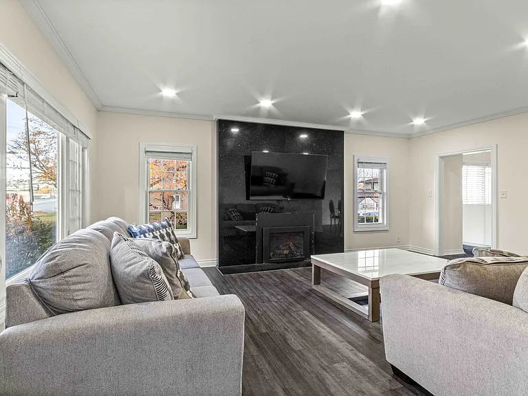 115 Biddle Ave — Photo 6