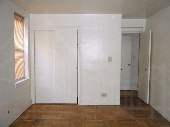 3rd image of 3206 Fairfield Ave APT 2F