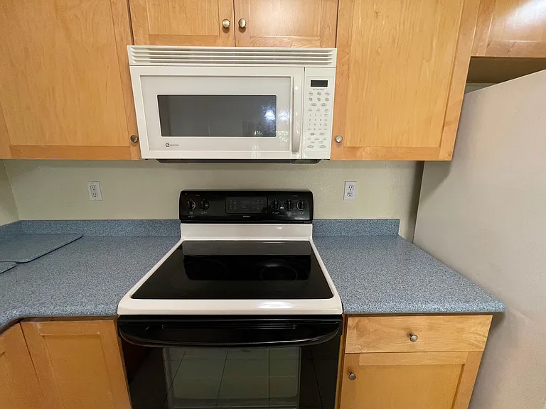 5470 Baltimore Dr #11 — Photo 8