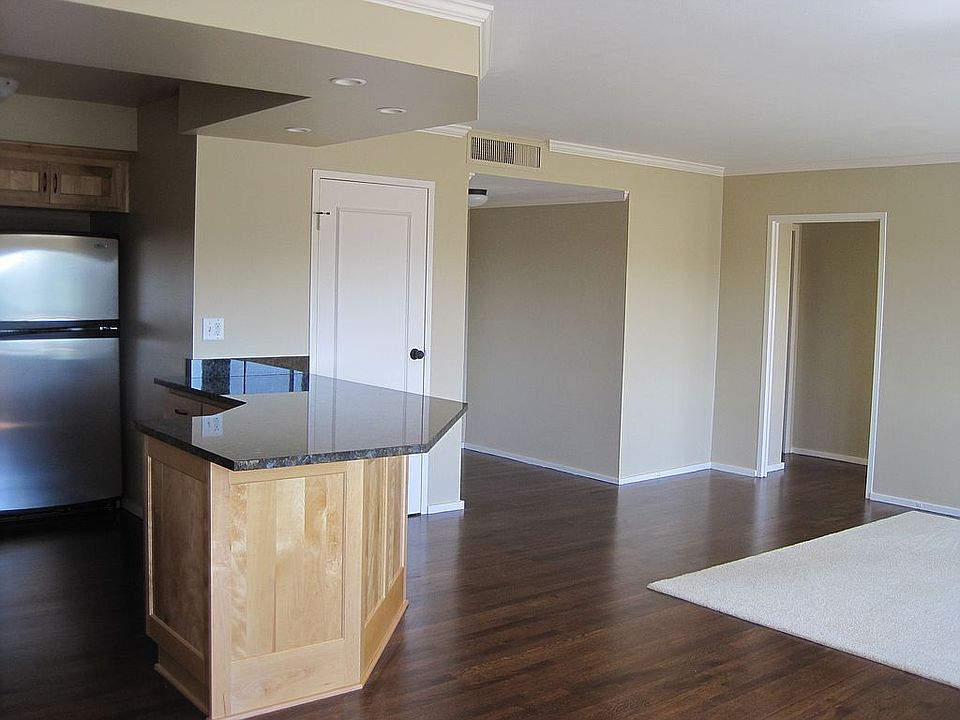 1st image of 803 W 48th St #10E