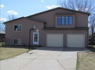 1405 Sunset Blvd, Minot, ND 58703