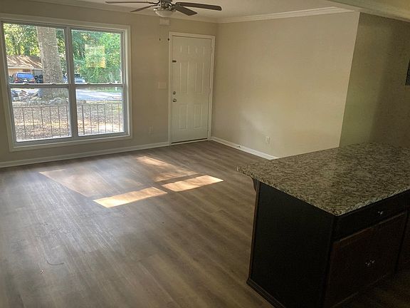3rd image of 926 Rosewood Dr