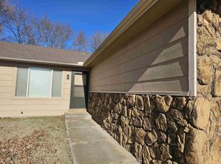 106 W April Dr, Mulvane, KS 67110