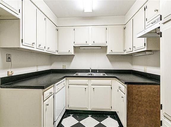 5th image of 2615 Chartres St