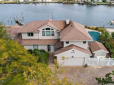340 Lagoon Dr S Copiague Ny 11726 Zillow