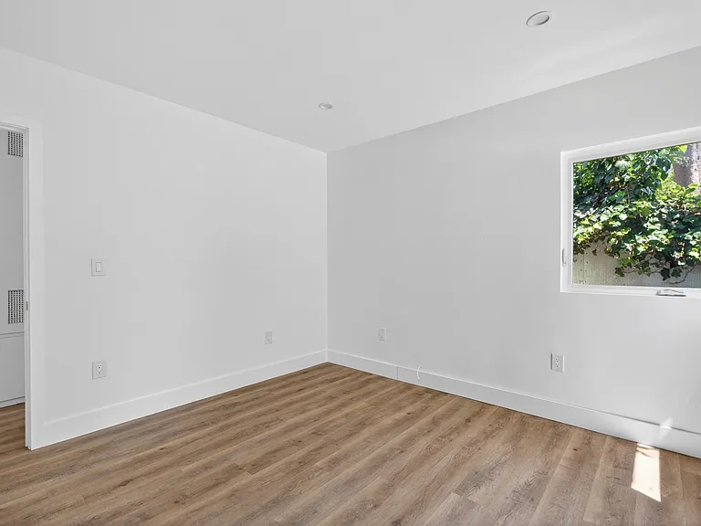 6858 Ira Ave — Photo 12