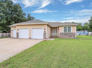 3857 Hunters Cir, Manhattan, KS 66502